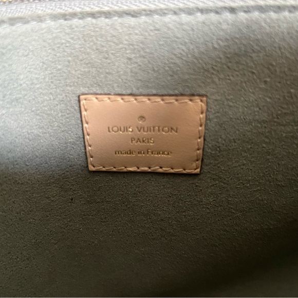 LOUIS VUITTON On My Side MM purse - Picture 9 of 16